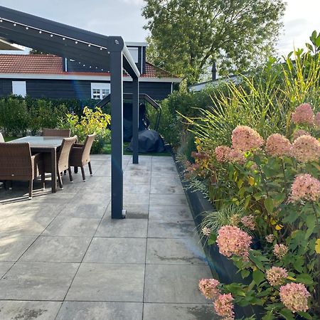LUXUS Cube Ferienhaus Chalet am See mit Schwimmbad in Lathum NL Exterior foto