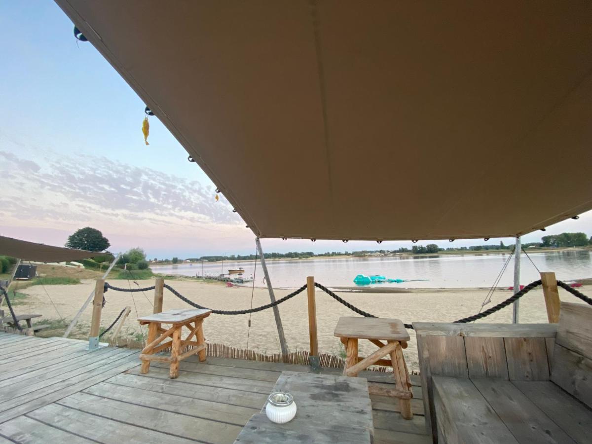 LUXUS Cube Ferienhaus Chalet am See mit Schwimmbad in Lathum NL Exterior foto