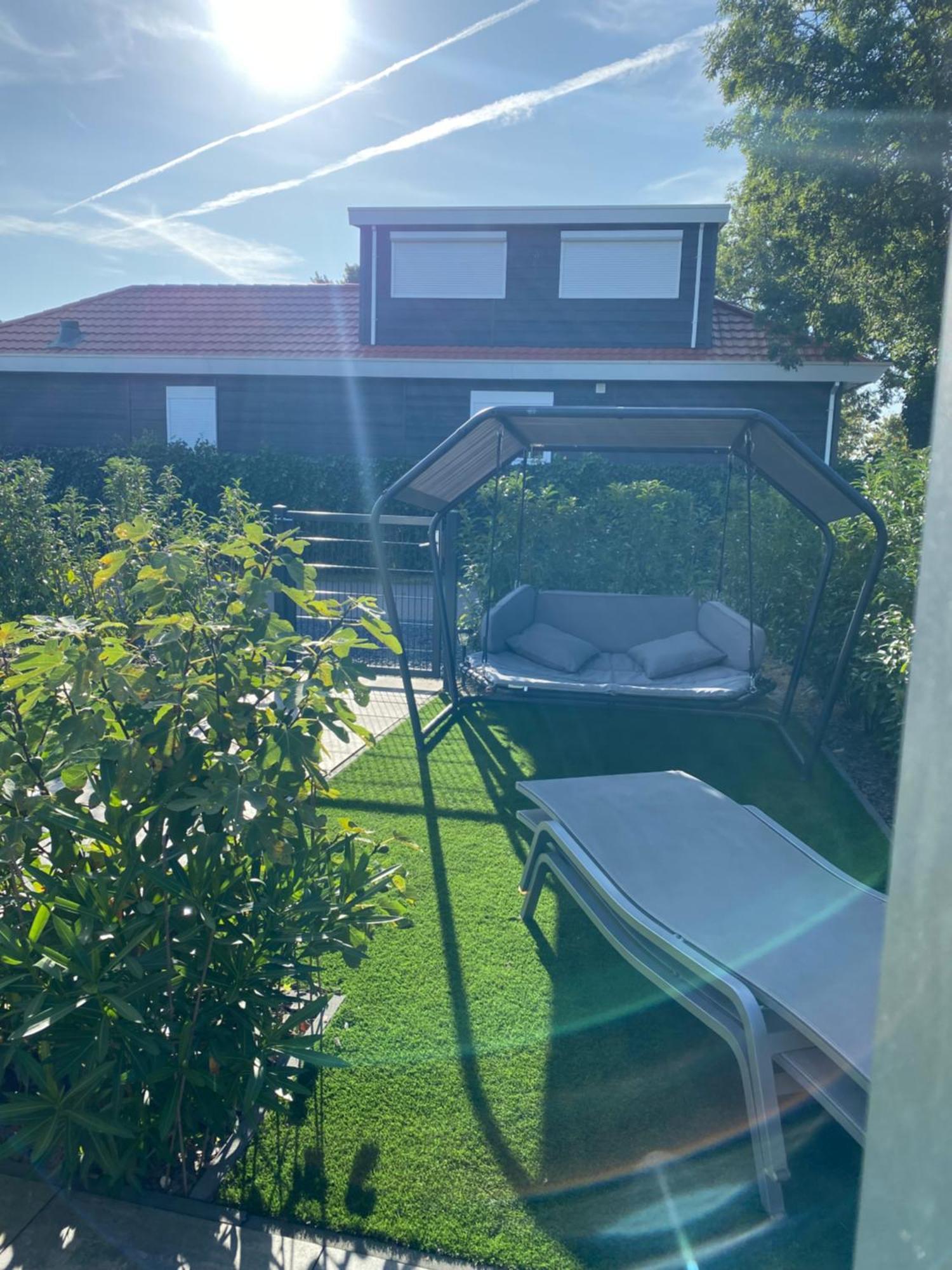 LUXUS Cube Ferienhaus Chalet am See mit Schwimmbad in Lathum NL Exterior foto